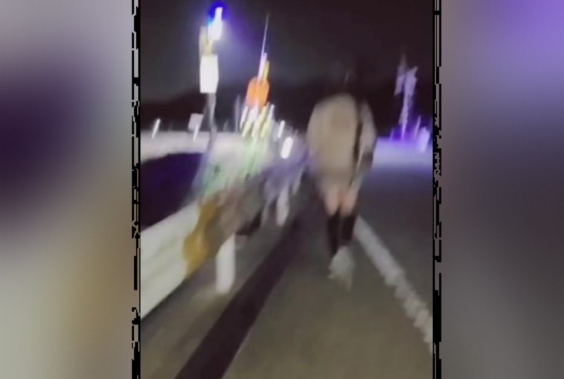 POUB-5242 晚上把一个在街上捡来的男孩女孩带回家,让她醉醺醺地调皮捣蛋。 Licca15-llz
