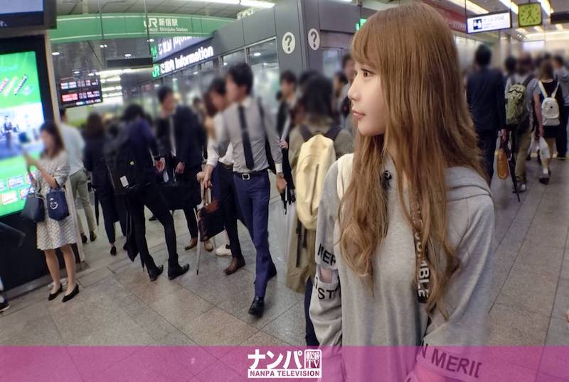 200GANA-1898 19 岁 在女子酒吧打工。身材苗条,大眼睛,非常可爱!! 晚上人潮拥挤的新宿,在雨中寻找可爱的女孩。 坂口里绪菜-llz