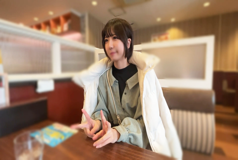 FC2-4665220 新毕业23岁的少女,偷偷在游乐园使用振动器,最终被我带到酒店,做爱阴道内部的深处授精! 素人-llz