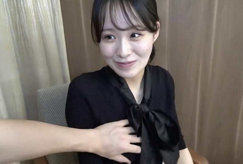 FC2-4673073 【SSS级】人气安娜首次在公众场合展示其华丽裸体。尽管她尴尬地遮住了脸,但她的阴部紧紧地夹著她。阴道射精达到性高潮。 素人-llz