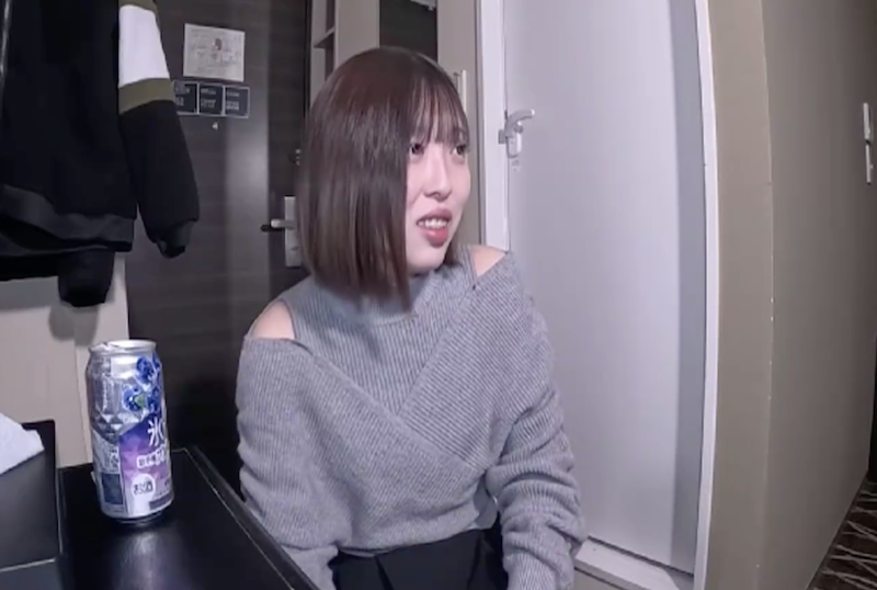 FC2-4679222 我喜欢这种感觉!!我和一个喜欢性爱和自慰的美丽变态,进行了纯粹的性爱。她也喜欢深喉!! 素人-llz