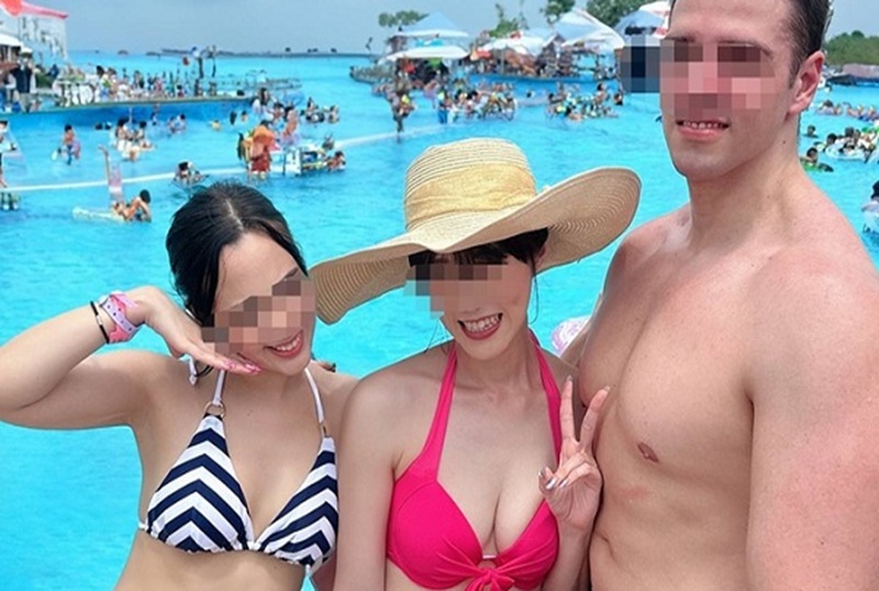 FC2-4680562 [女神与巨屌] 一位温柔的 F 杯白皙皮肤、粉红色乳头的女人独自一人在泳池边。美女与怪物阴茎交替，陷入快感，大脑爆炸接受中出！！ 素人-llz