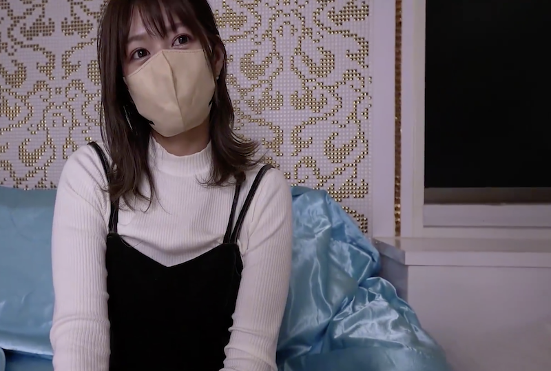 FC2-4679305 与 “丸之内 SS 级新毕业的漂亮女职员 ”一起进行危险的一天拍摄 ,没有套子的性爱!! 素人-llz