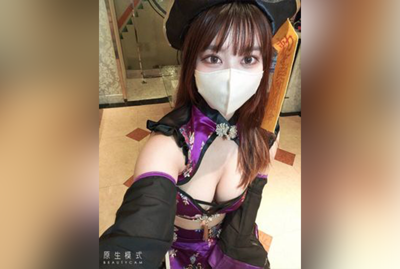 FC2-4684320 与 F-cup 少女偶像 进行 Cosplay 现场性爱,她拥有高挺的乳房和纤细的腰肢,笑容灿烂可爱。 素人-llz