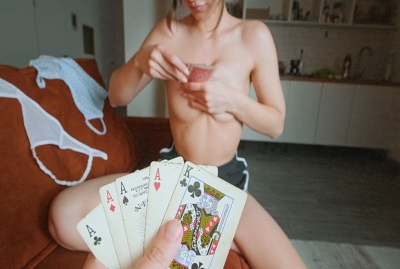 POUB-8441 继妹打牌把自己的屄给输了 MayaLis-llz