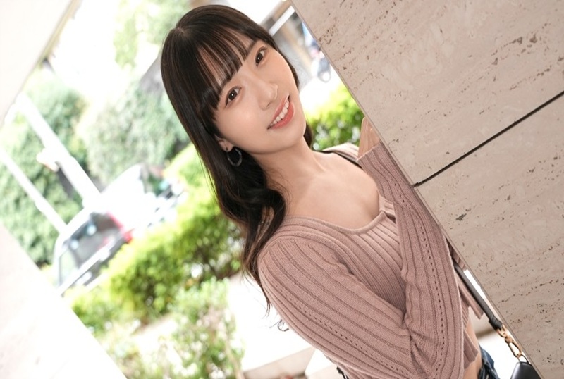 SIRO-5462 【初拍】一位在豪华酒店工作的温柔美女。她其实是一个暗恋的淫荡女孩，对任何色情的东西都非常感兴趣。 素人-llz